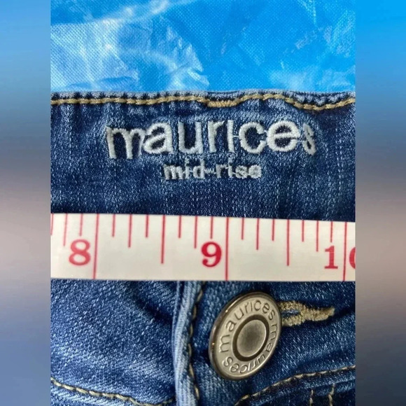 Maurices Medium High Rise Curvy Skinny Light Wash Stretch Denim Jeans - Picture 2 of 6